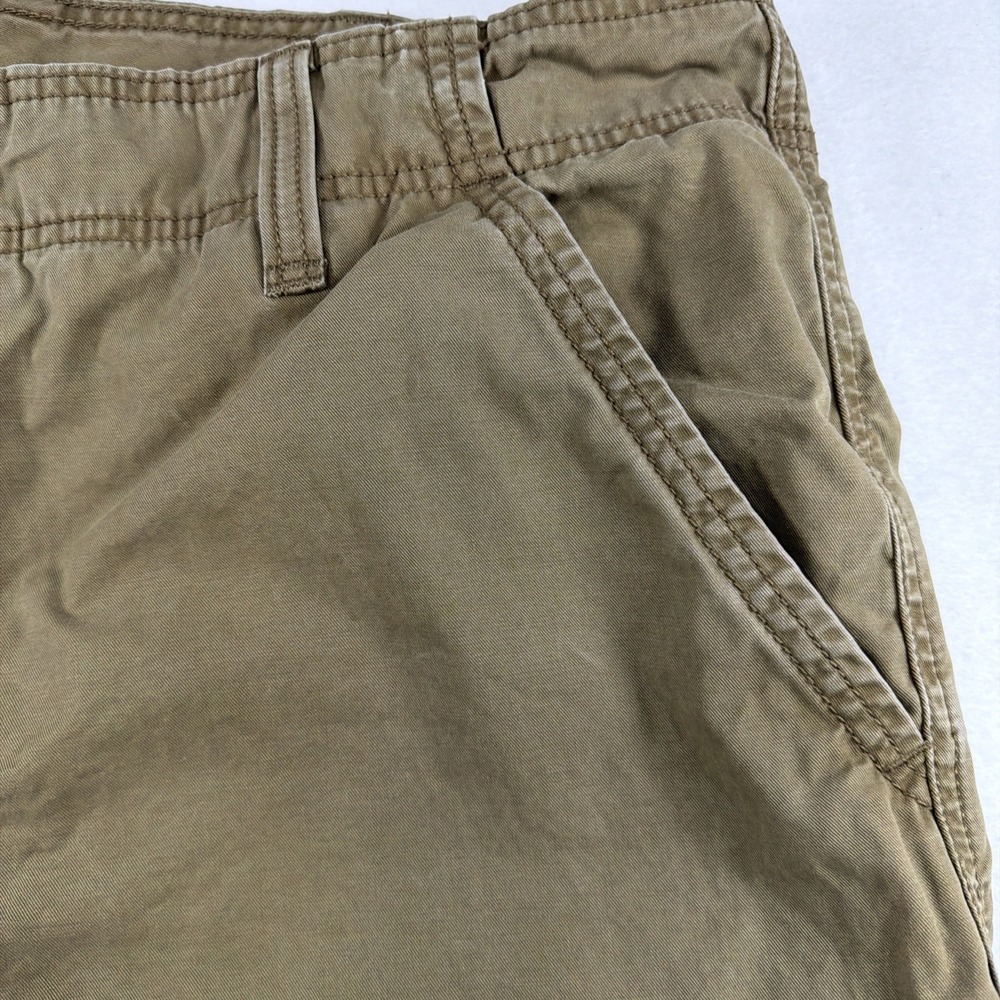 Levi's Men's Size 42 Dark Khaki Cargo Shorts Camping, Exploring, Hiking, Casual - Picture 5 of 16